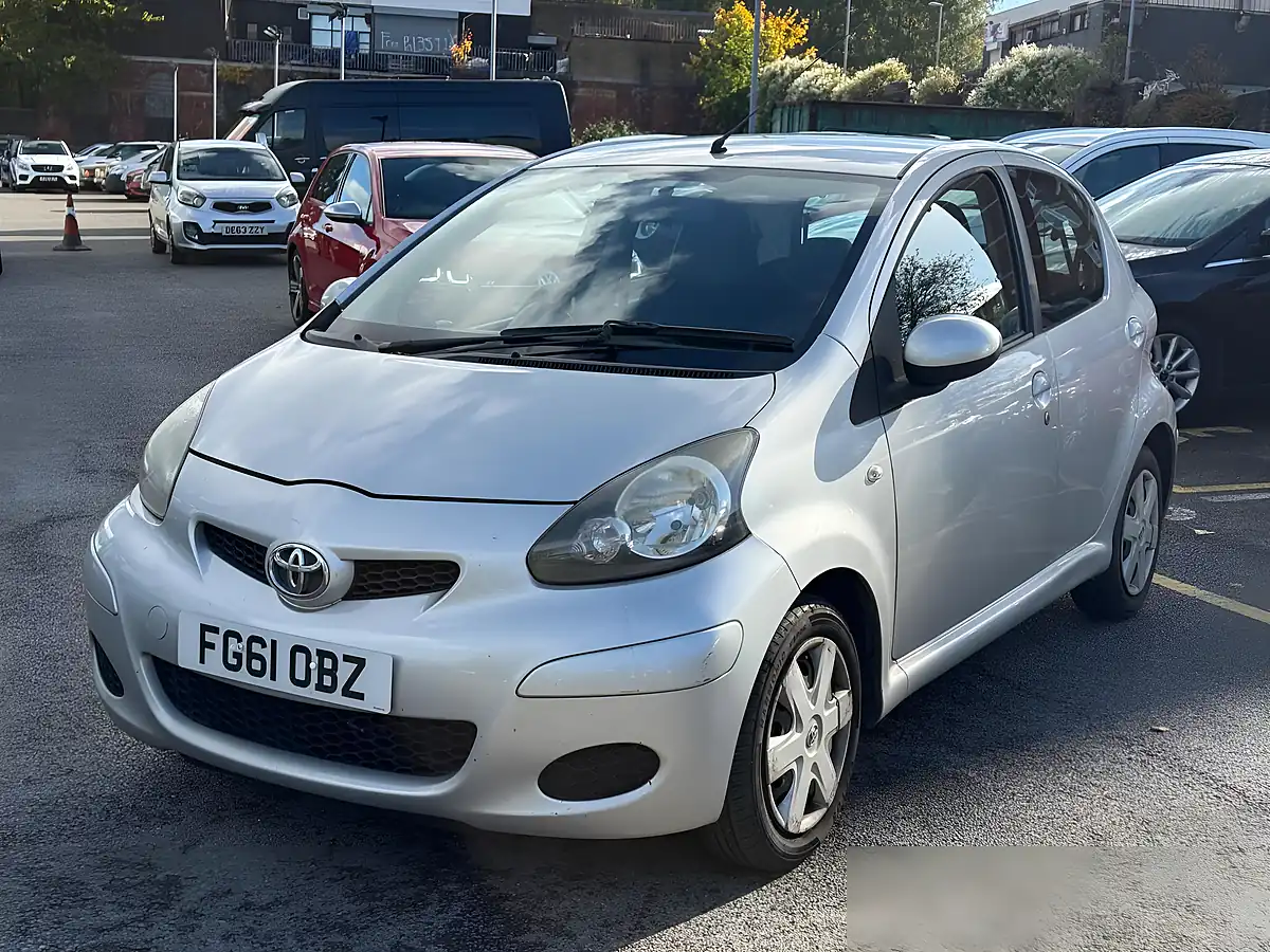 Used 2011 Toyota Aygo Ice Silver - Interior and Exterior details 3