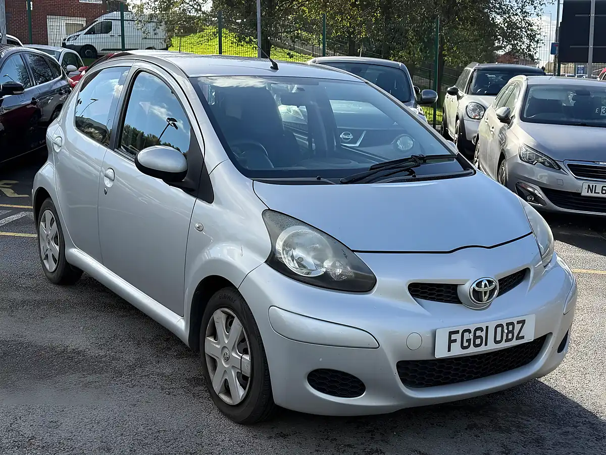 Used 2011 Toyota Aygo Ice Silver - Interior and Exterior details 5