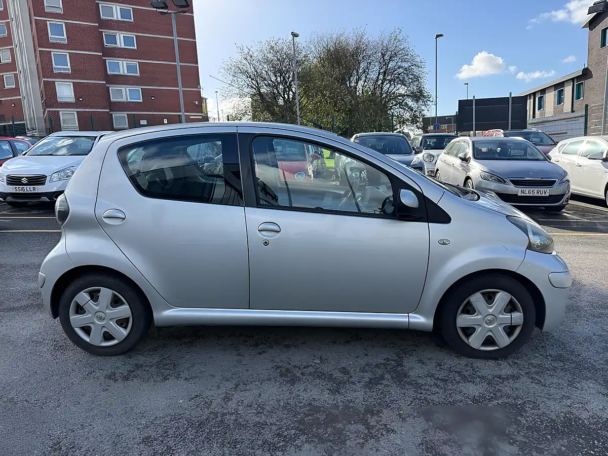 Used 2011 Toyota Aygo Ice Silver - Interior and Exterior details 8