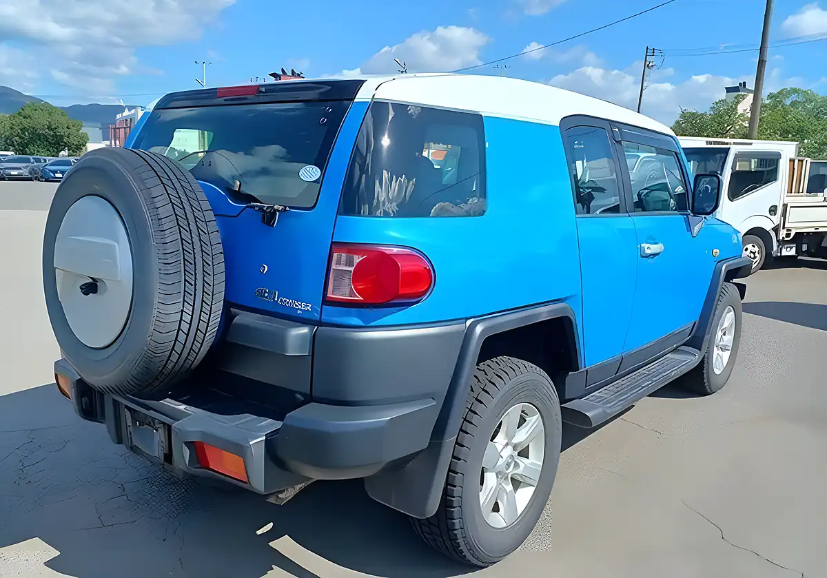 Used 2011 Toyota Fj Cruiser AWD Colour Package Blue - Interior and Exterior details 5