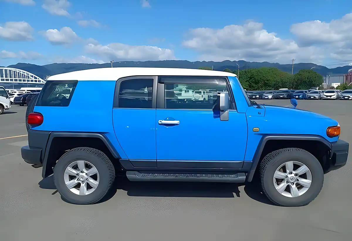 Used 2011 Toyota Fj Cruiser AWD Colour Package Blue - Interior and Exterior details 6