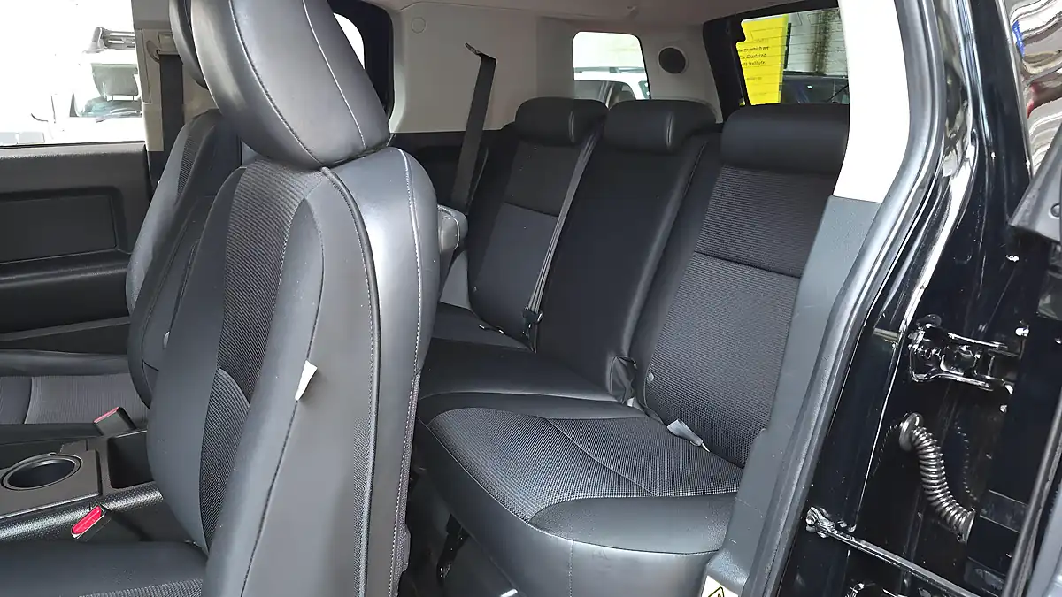 Used 2011 Toyota Fj Cruiser Black Colour Pkg 4WD Lift Up Kit Black - Interior and Exterior details 12