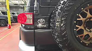 Used 2011 Toyota Fj Cruiser Black Colour Pkg 4WD Lift Up Kit Black - Interior and Exterior details 17