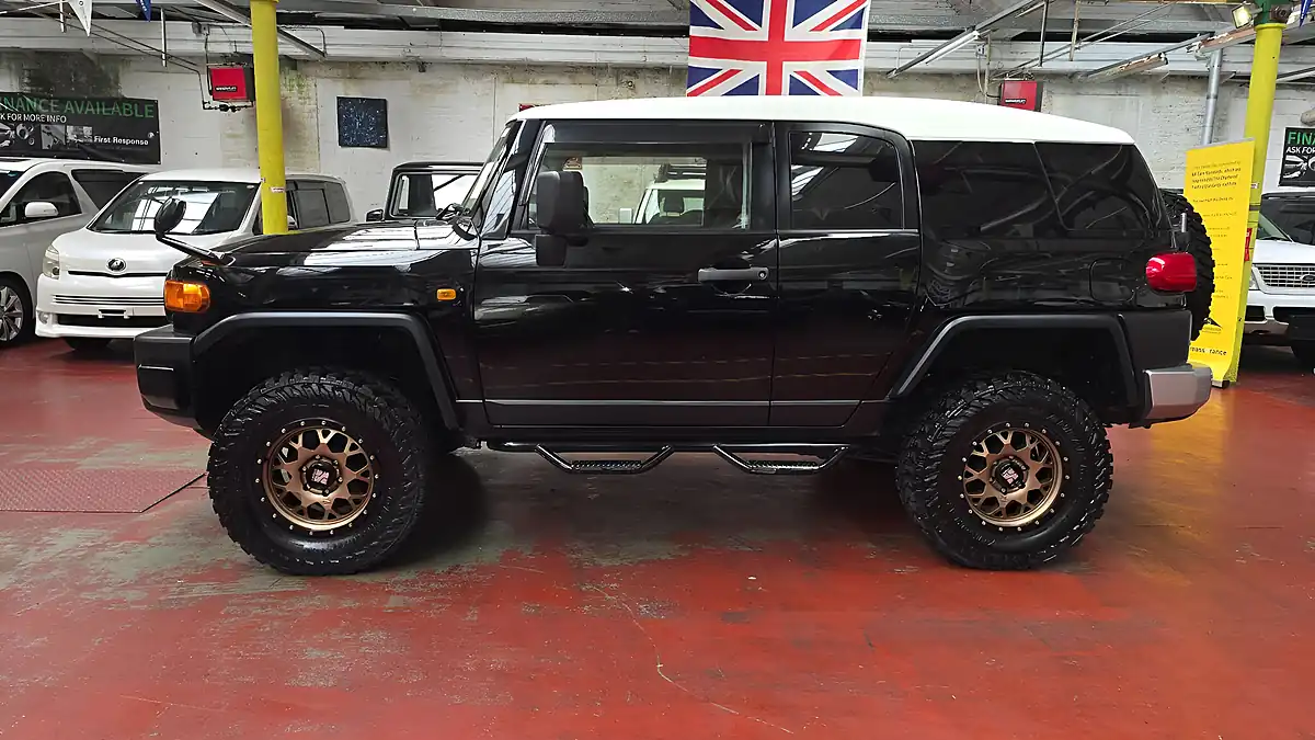 Used 2011 Toyota Fj Cruiser Black Colour Pkg 4WD Lift Up Kit Black - Interior and Exterior details 18