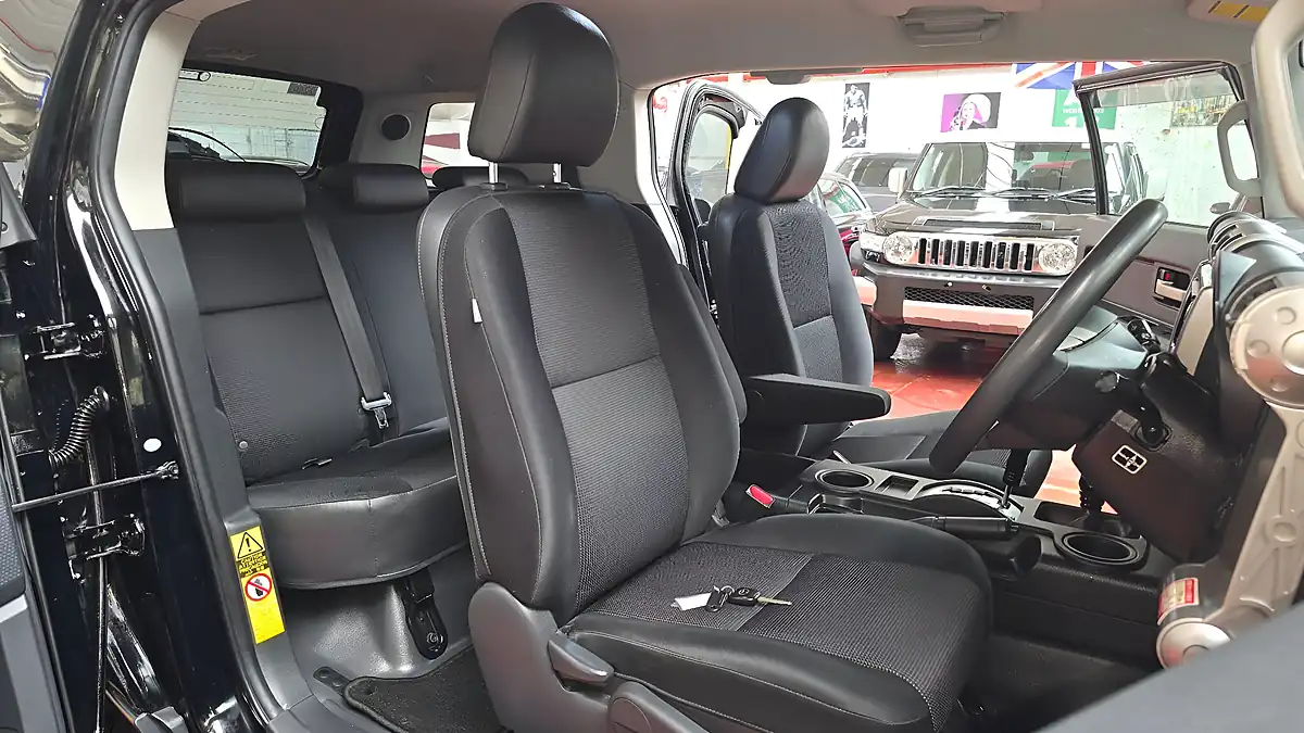 Used 2011 Toyota Fj Cruiser Black Colour Pkg 4WD Lift Up Kit Black - Interior and Exterior details 7