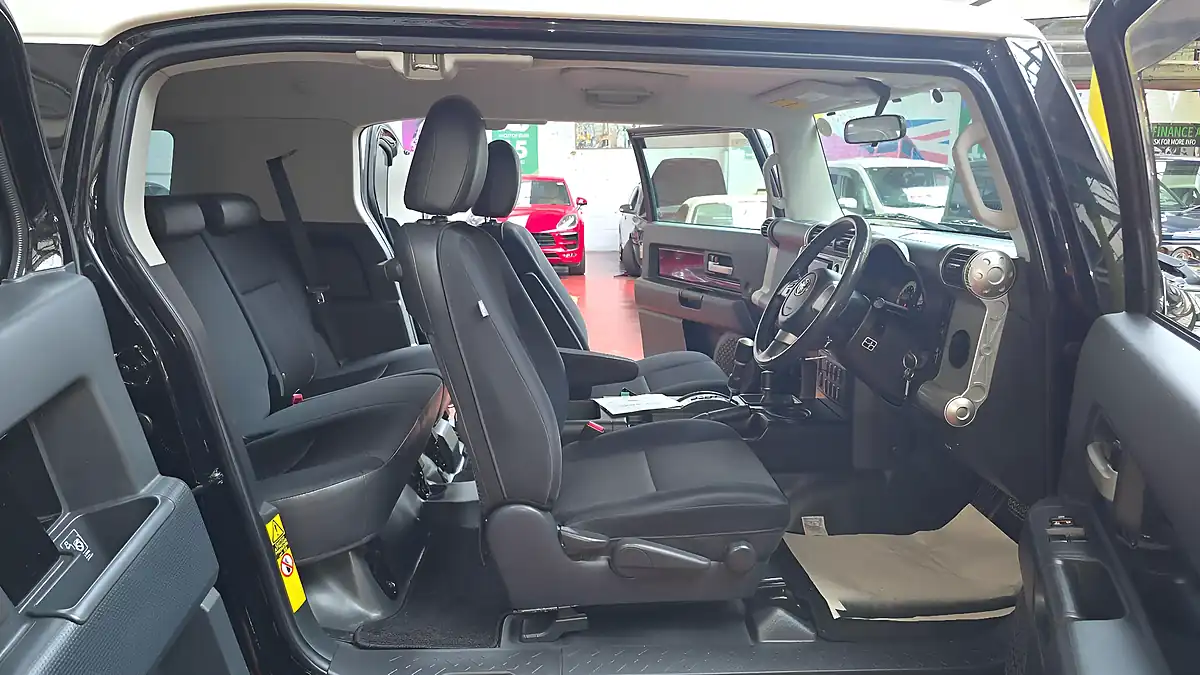 Used 2011 Toyota Fj Cruiser Colour Package Black - Interior and Exterior details 7