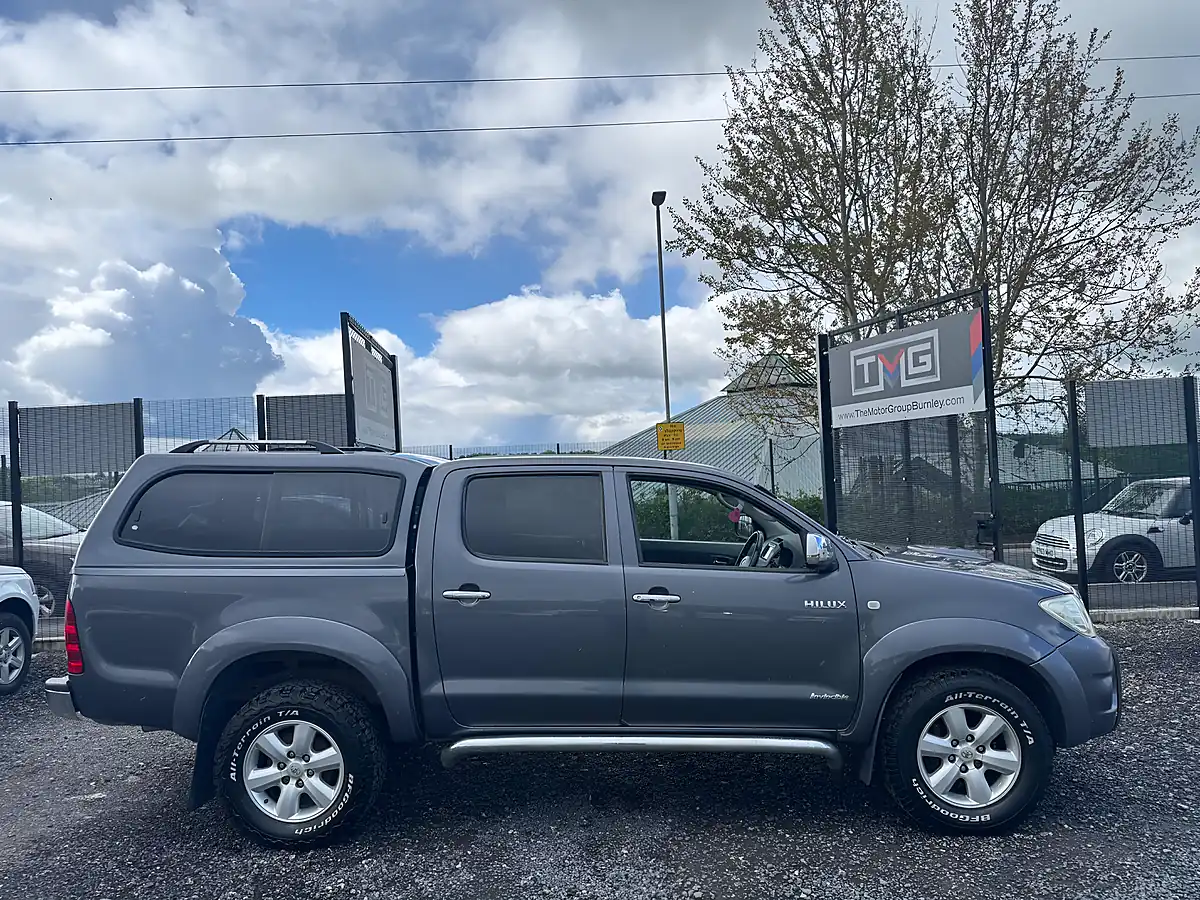 Used 2011 Toyota Hilux Invincible Grey - Interior and Exterior details 10