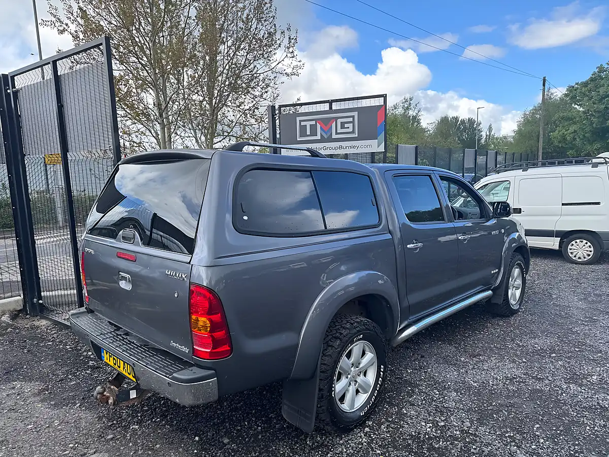 Used 2011 Toyota Hilux Invincible Grey - Interior and Exterior details 11