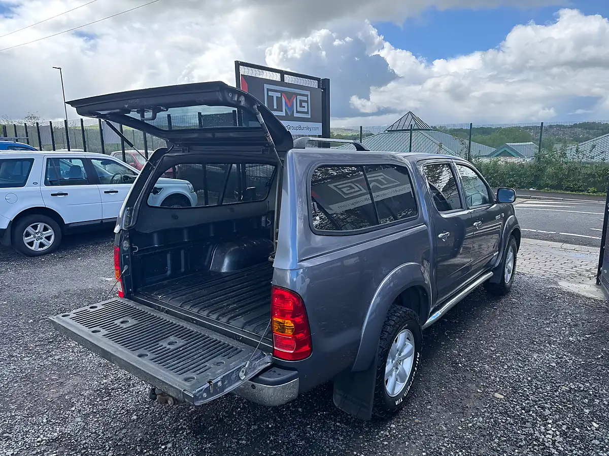 Used 2011 Toyota Hilux Invincible Grey - Interior and Exterior details 15