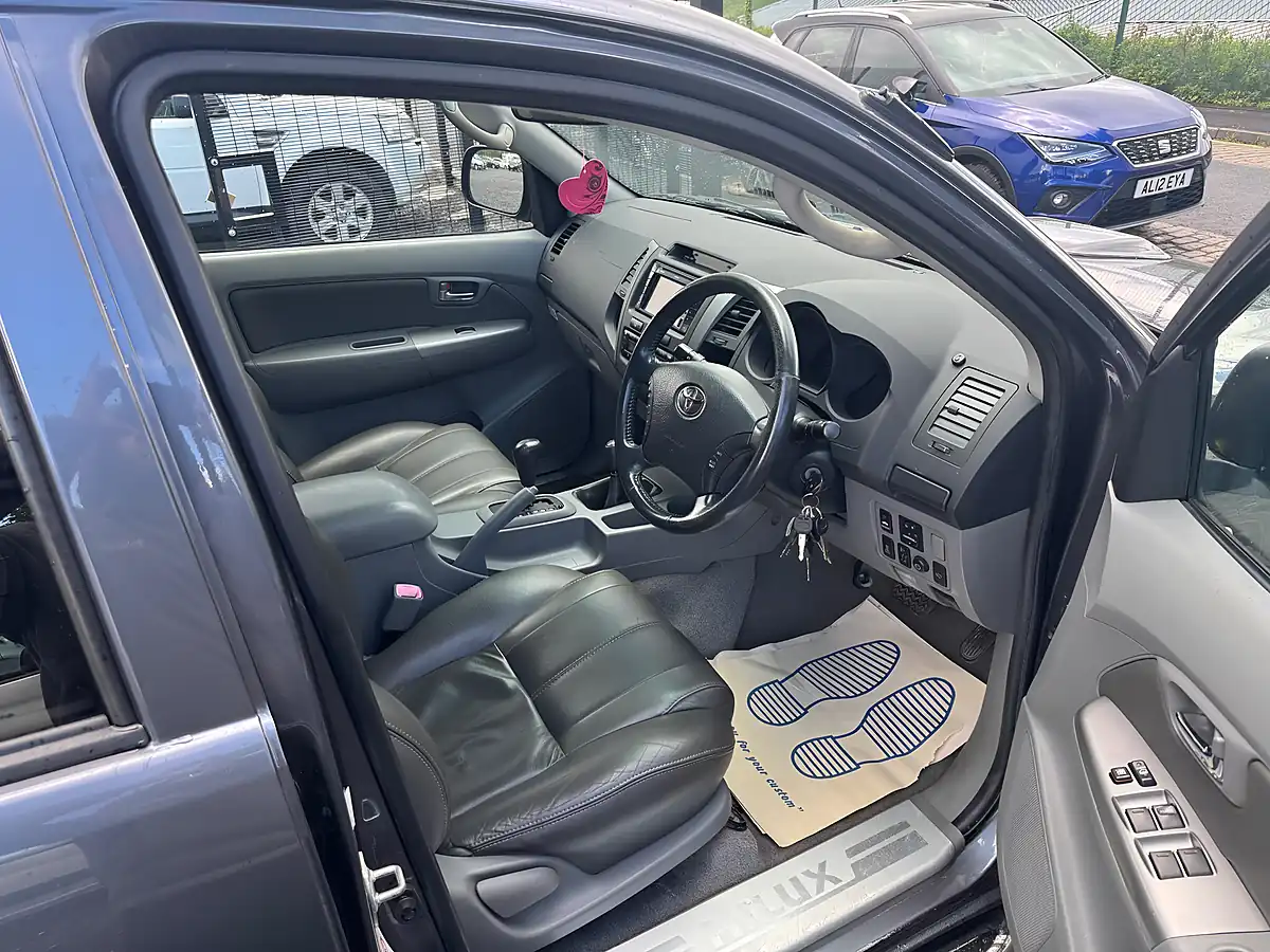 Used 2011 Toyota Hilux Invincible Grey - Interior and Exterior details 16