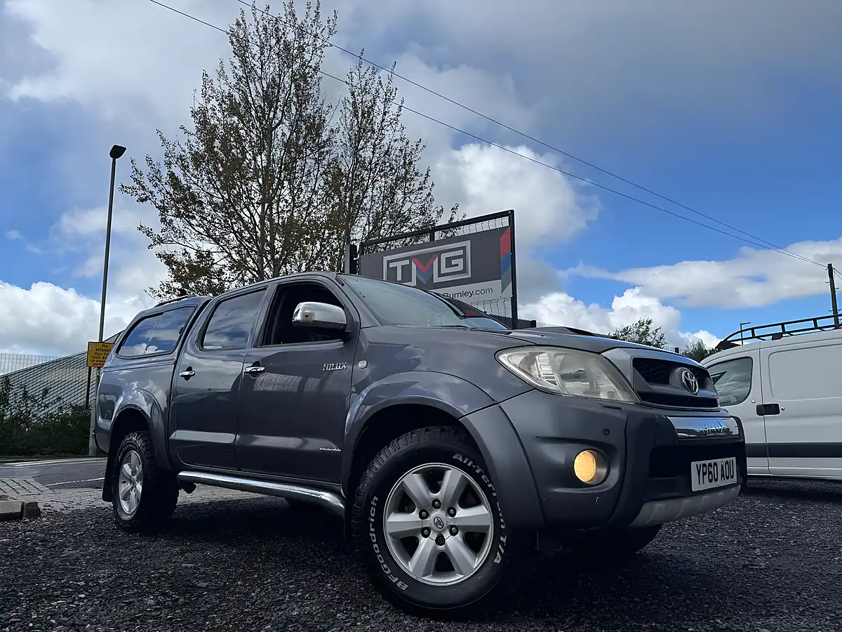 Used 2011 Toyota Hilux Invincible Grey - Interior and Exterior details 5