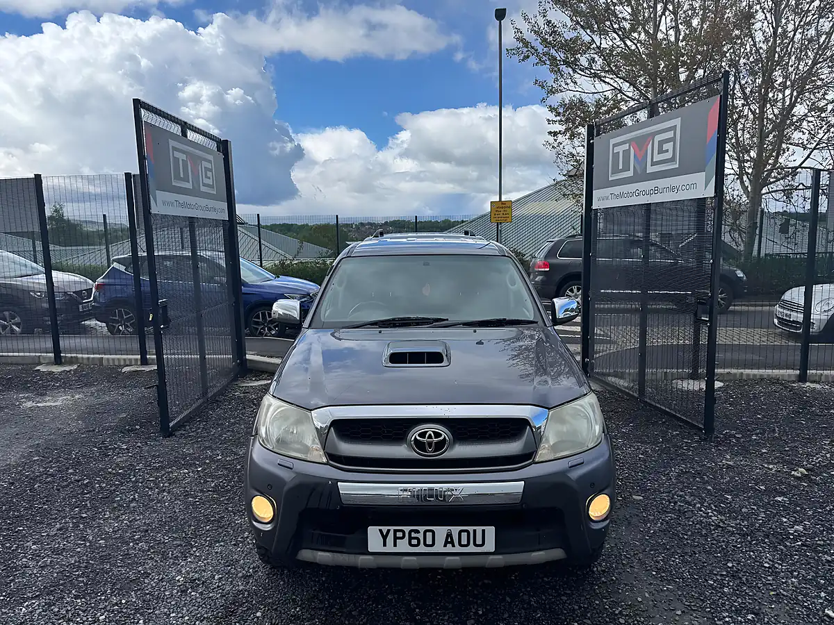 Used 2011 Toyota Hilux Invincible Grey - Interior and Exterior details 7