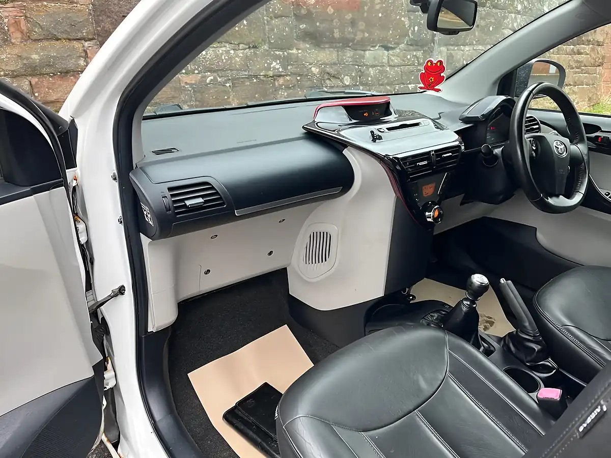 Used 2011 Toyota Iq 3 White - Interior and Exterior details 11