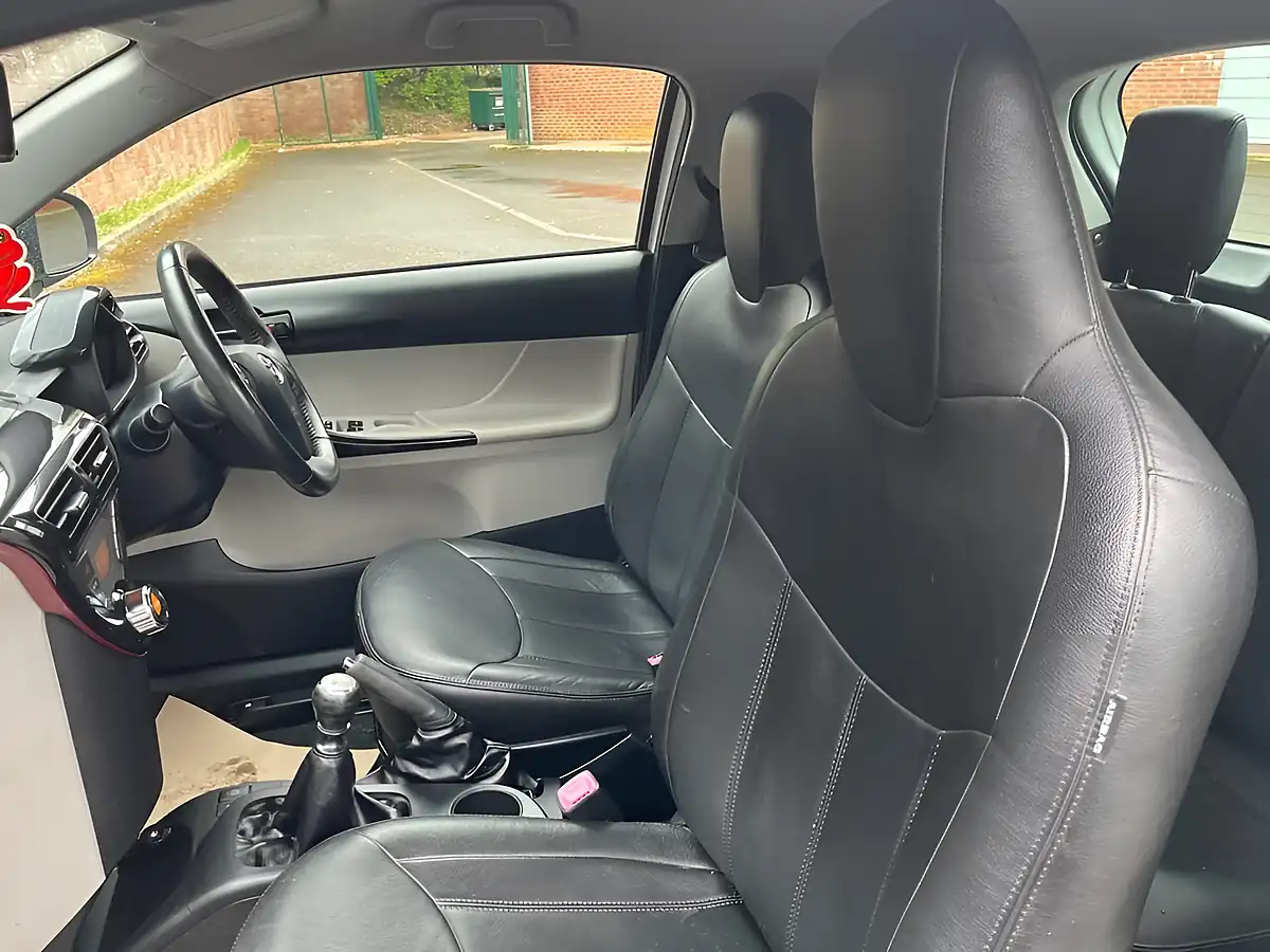 Used 2011 Toyota Iq 3 White - Interior and Exterior details 12