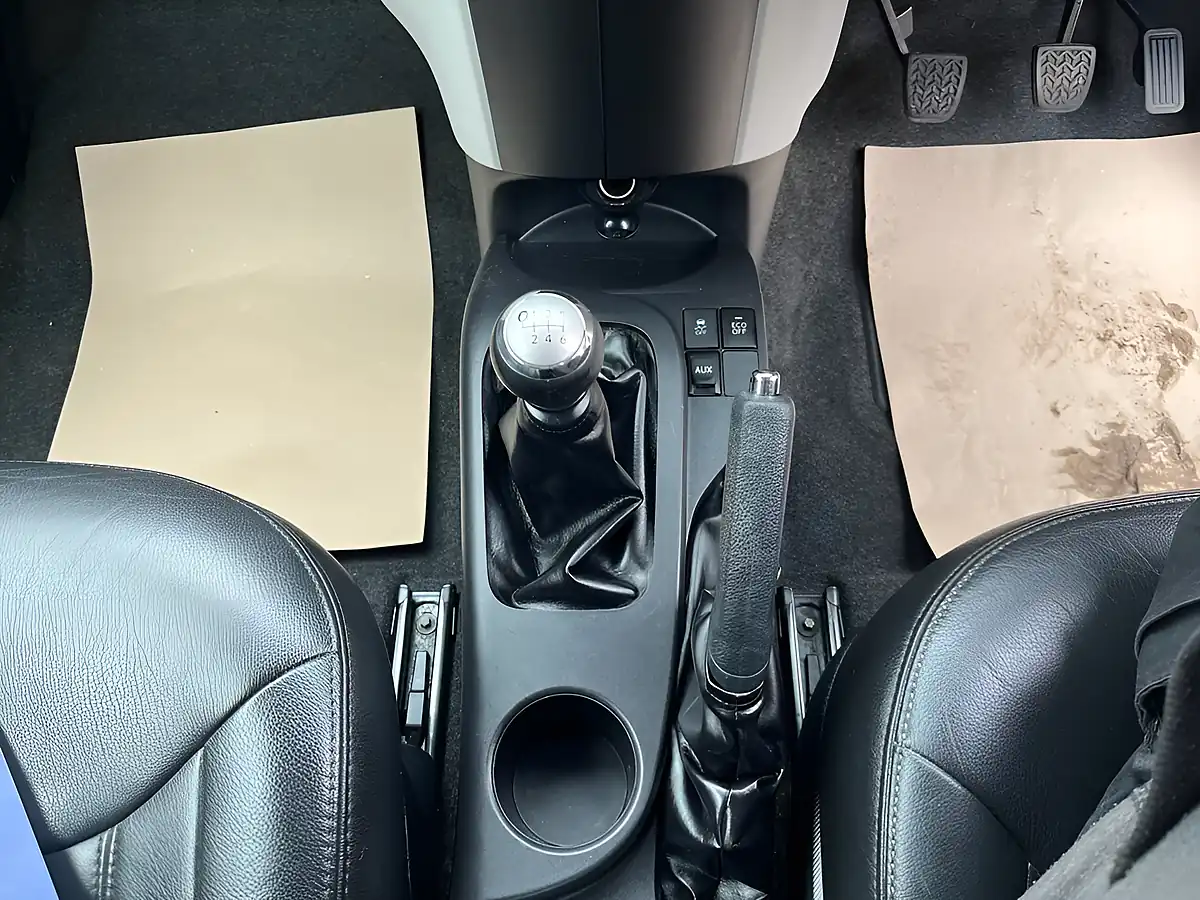 Used 2011 Toyota Iq 3 White - Interior and Exterior details 16