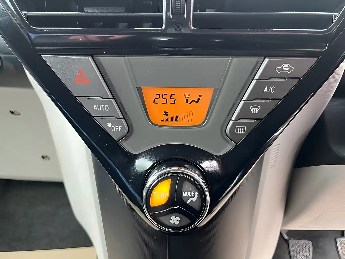 Used 2011 Toyota Iq 3 White - Interior and Exterior details 18