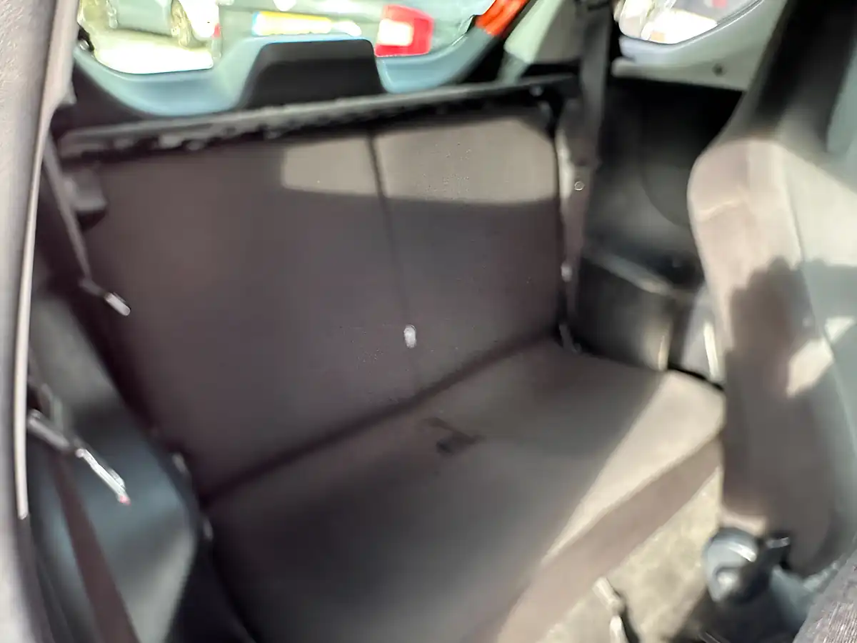 Used 2011 Toyota Iq Euro 5 Red - Interior and Exterior details 10