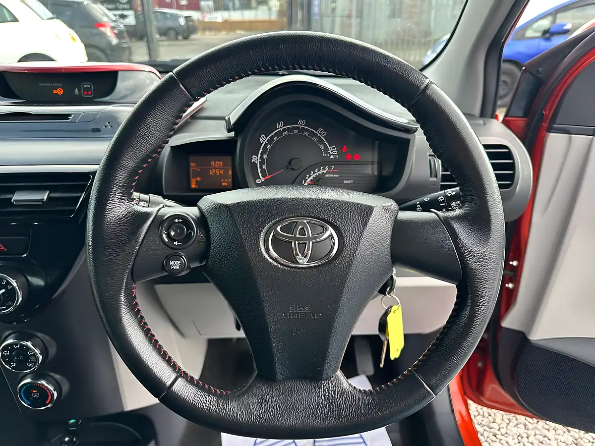 Used 2011 Toyota Iq Euro 5 Red - Interior and Exterior details 11