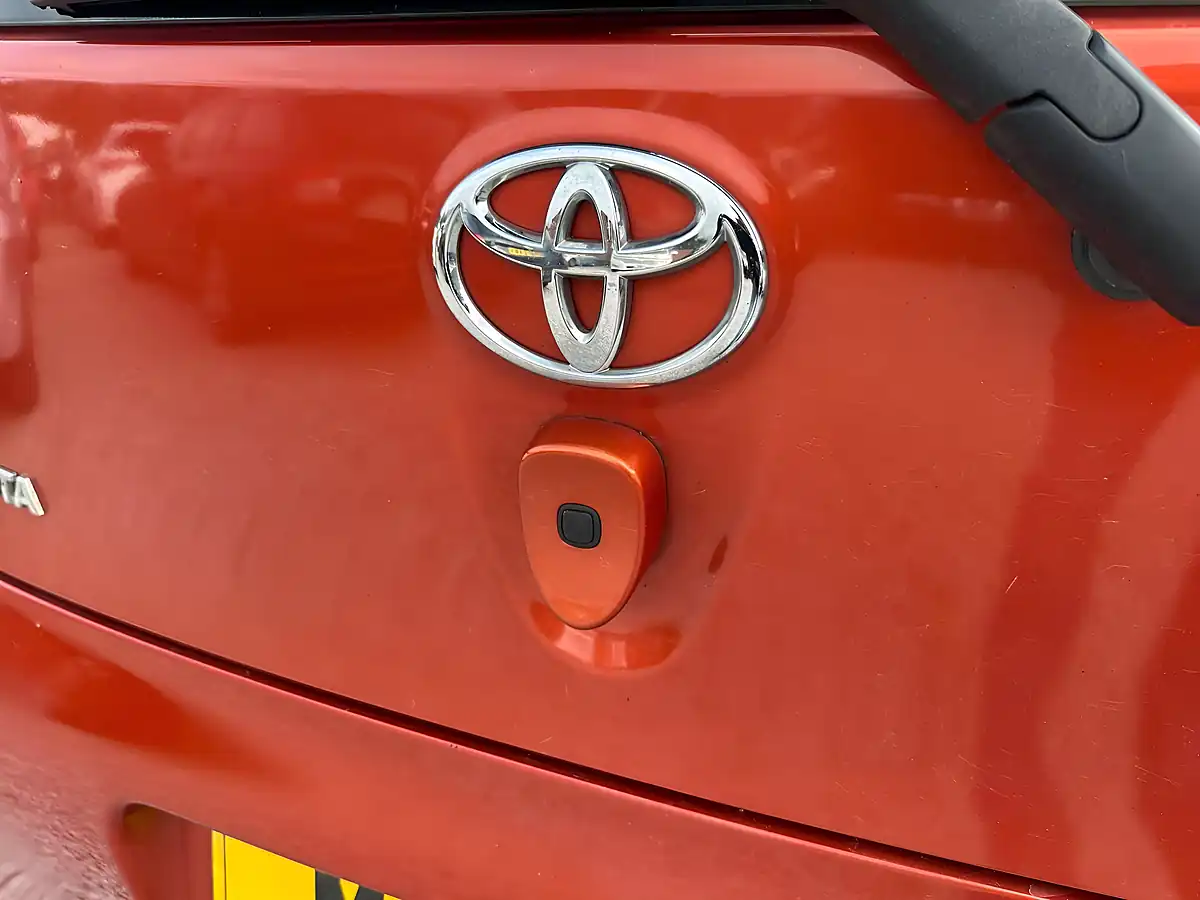 Used 2011 Toyota Iq Euro 5 Red - Interior and Exterior details 19
