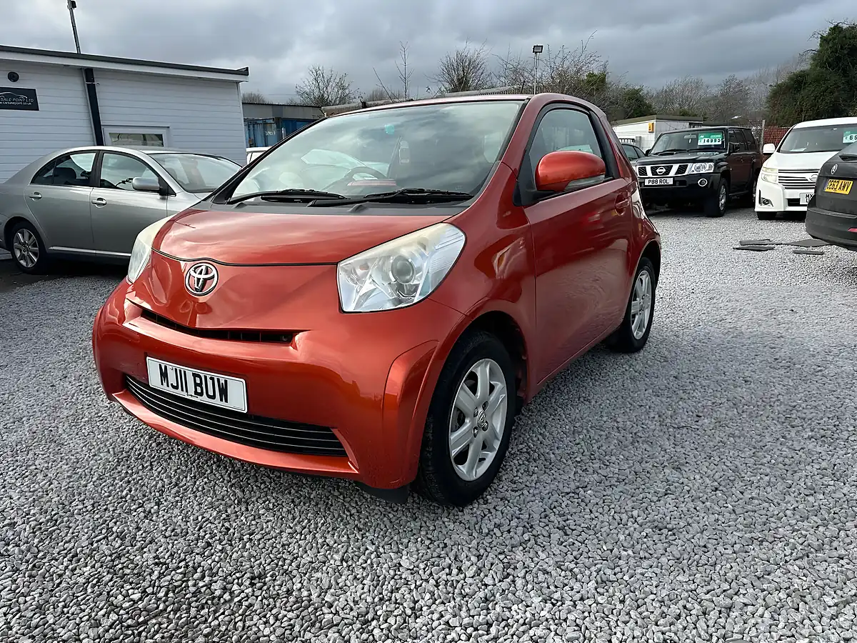 Used 2011 Toyota Iq Euro 5 Red - Interior and Exterior details 3