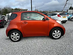 Used 2011 Toyota Iq Euro 5 Red - Interior and Exterior details 4