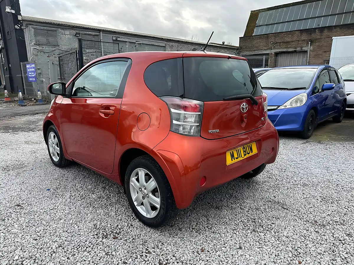 Used 2011 Toyota Iq Euro 5 Red - Interior and Exterior details 6