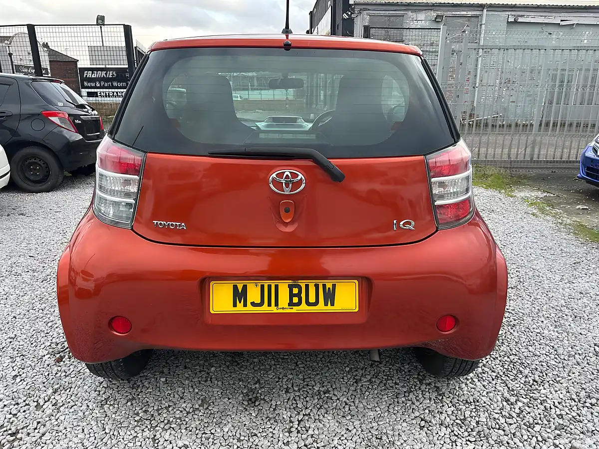 Used 2011 Toyota Iq Euro 5 Red - Interior and Exterior details 7