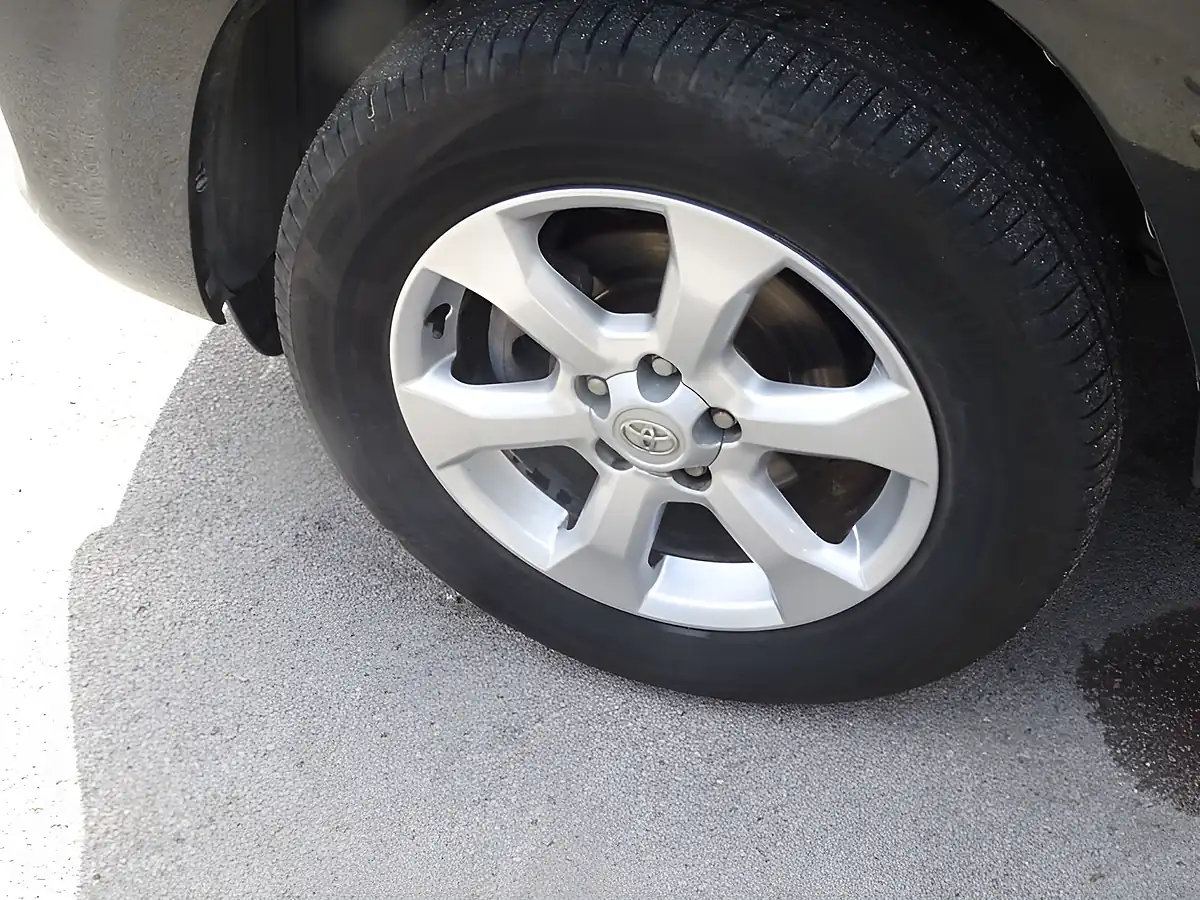 Used 2011 Toyota Rav4 Xt-R Black - Interior and Exterior details 12