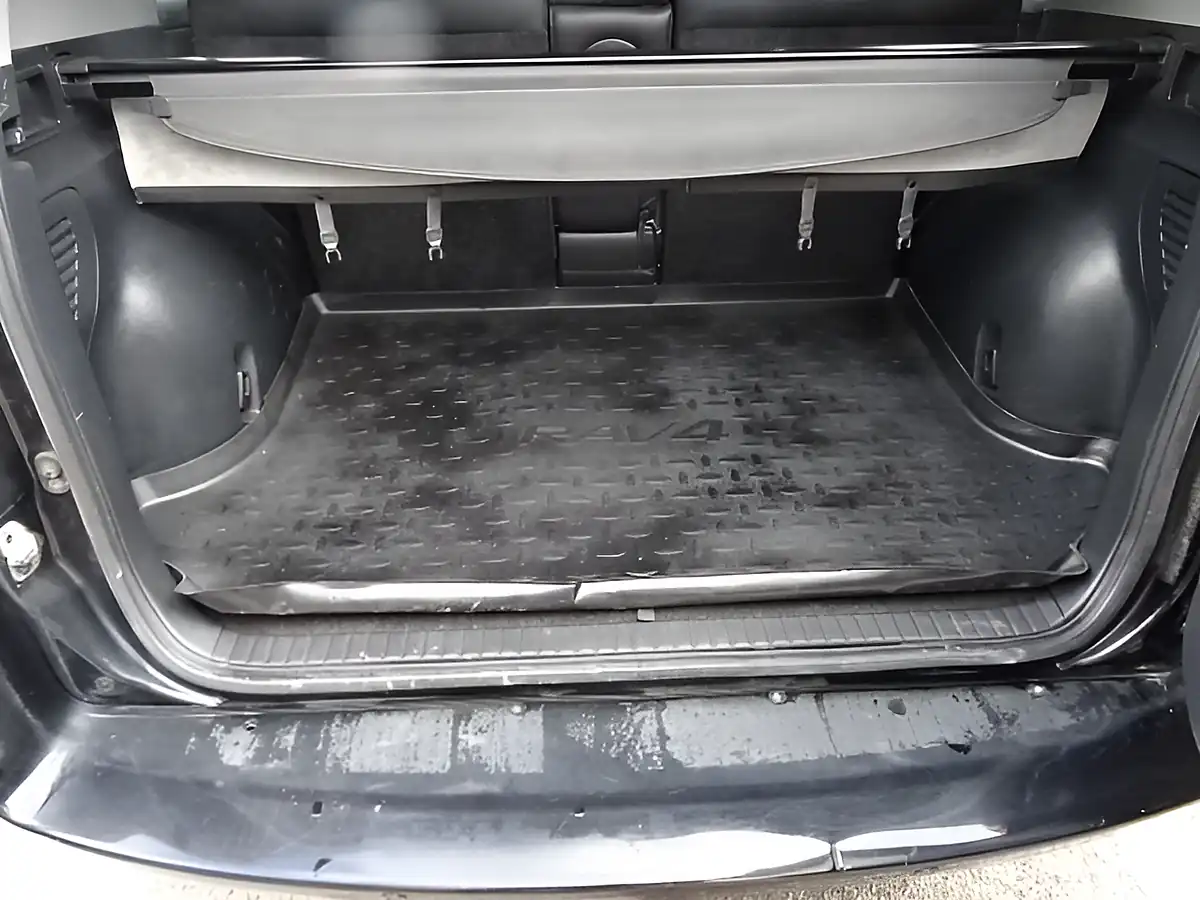 Used 2011 Toyota Rav4 Xt-R Black - Interior and Exterior details 18
