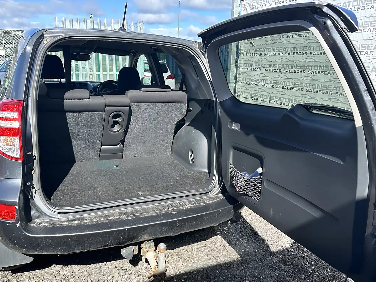 Used 2011 Toyota RAV4 Xt-R Grey - Interior and Exterior details 9