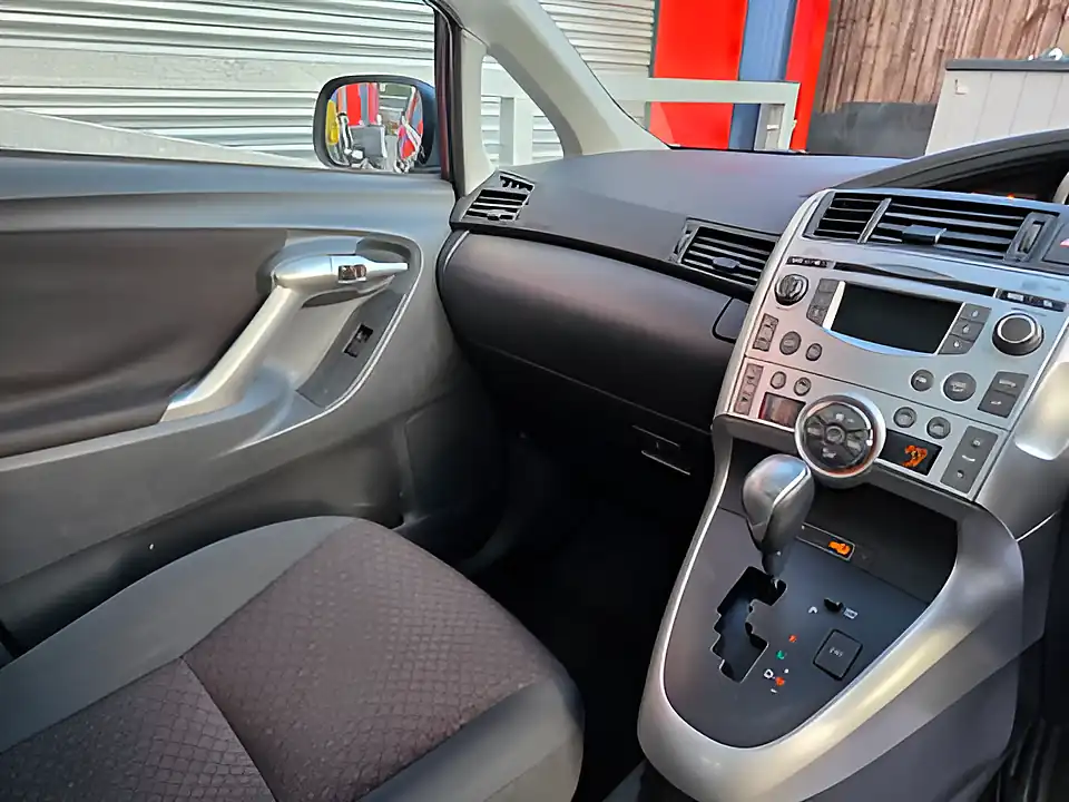 Used 2011 Toyota Verso Tr Grey - Interior and Exterior details 10