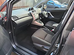 Used 2011 Toyota Verso Tr Grey - Interior and Exterior details 11