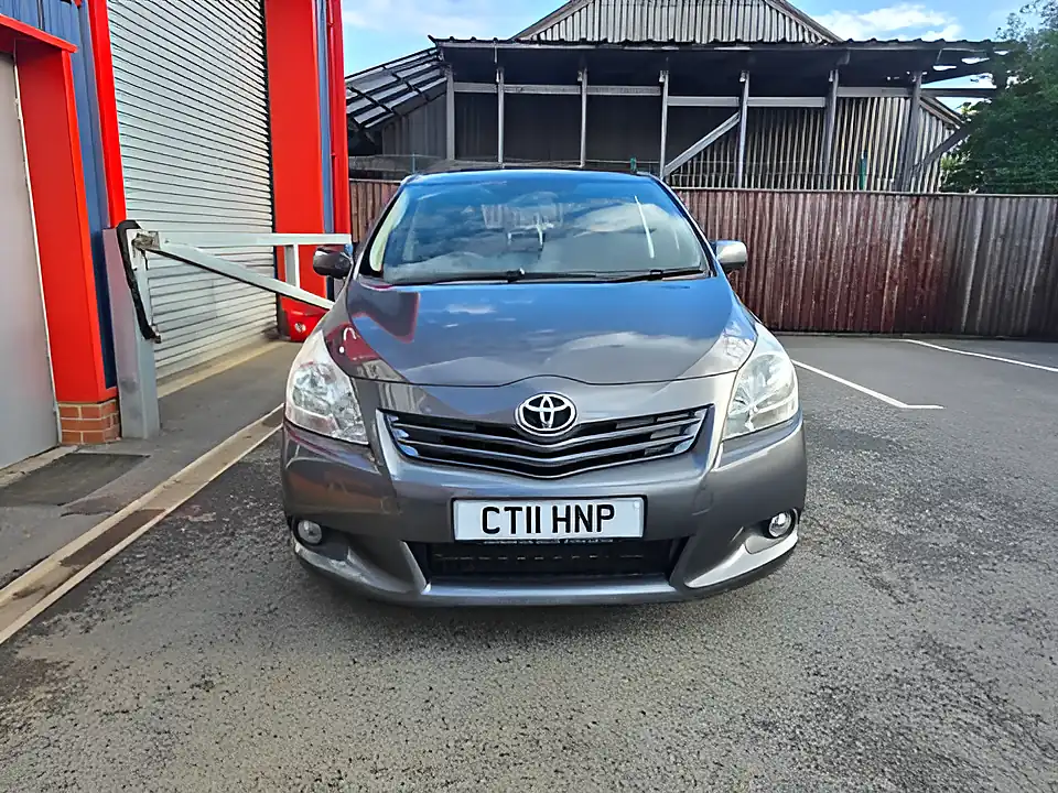 Used 2011 Toyota Verso Tr Grey - Interior and Exterior details 2