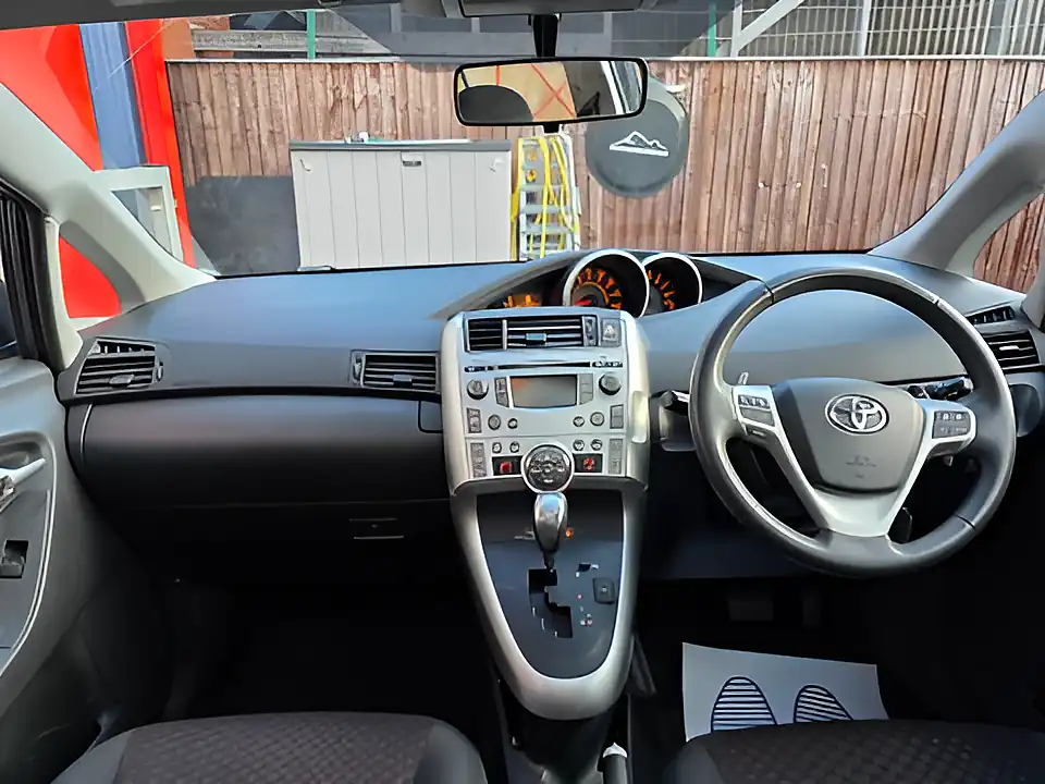 Used 2011 Toyota Verso Tr Grey - Interior and Exterior details 9