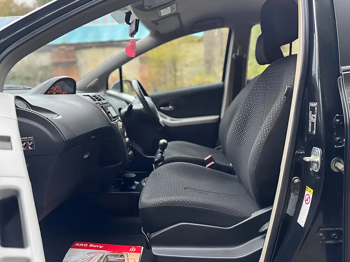 Used 2011 Toyota Yaris T Spirit Black - Interior and Exterior details 16
