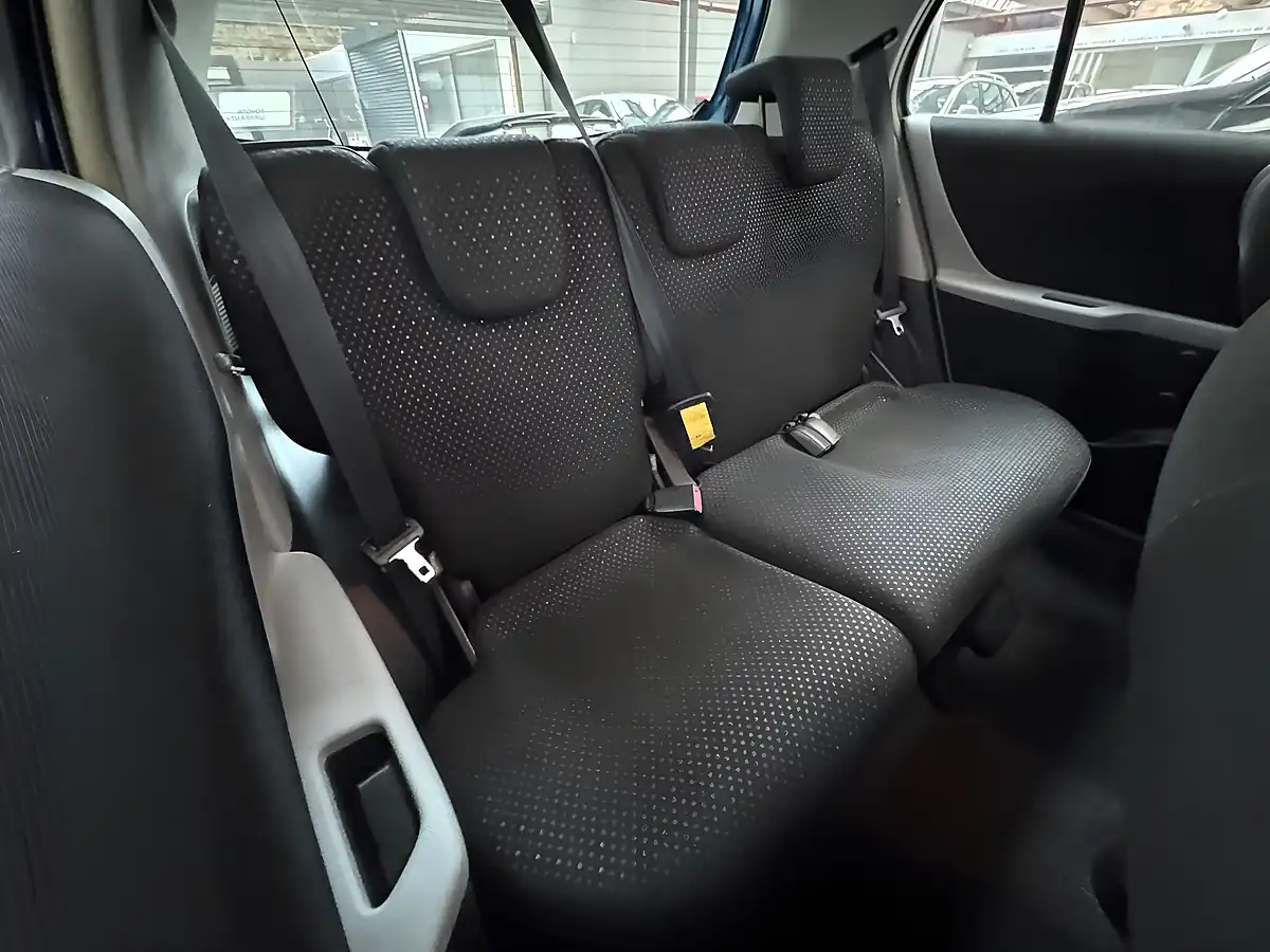 Used 2011 Toyota Yaris T Spirit Island Blue - Interior and Exterior details 10