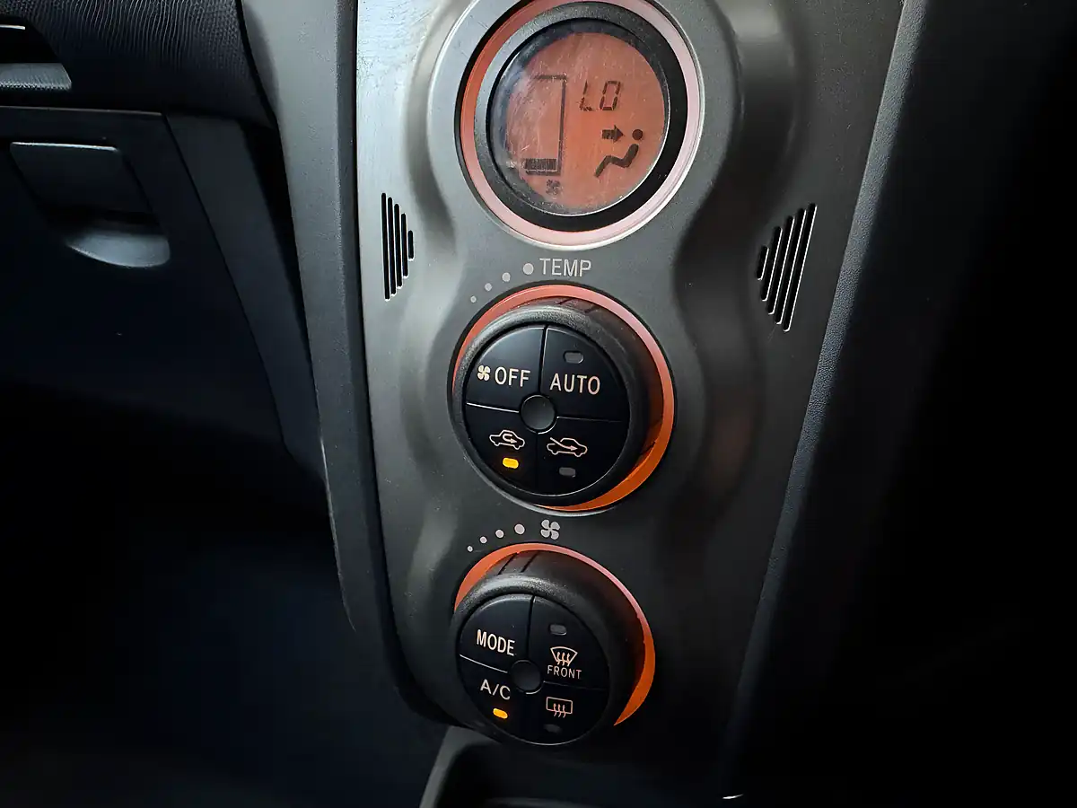 Used 2011 Toyota Yaris T Spirit Island Blue - Interior and Exterior details 13