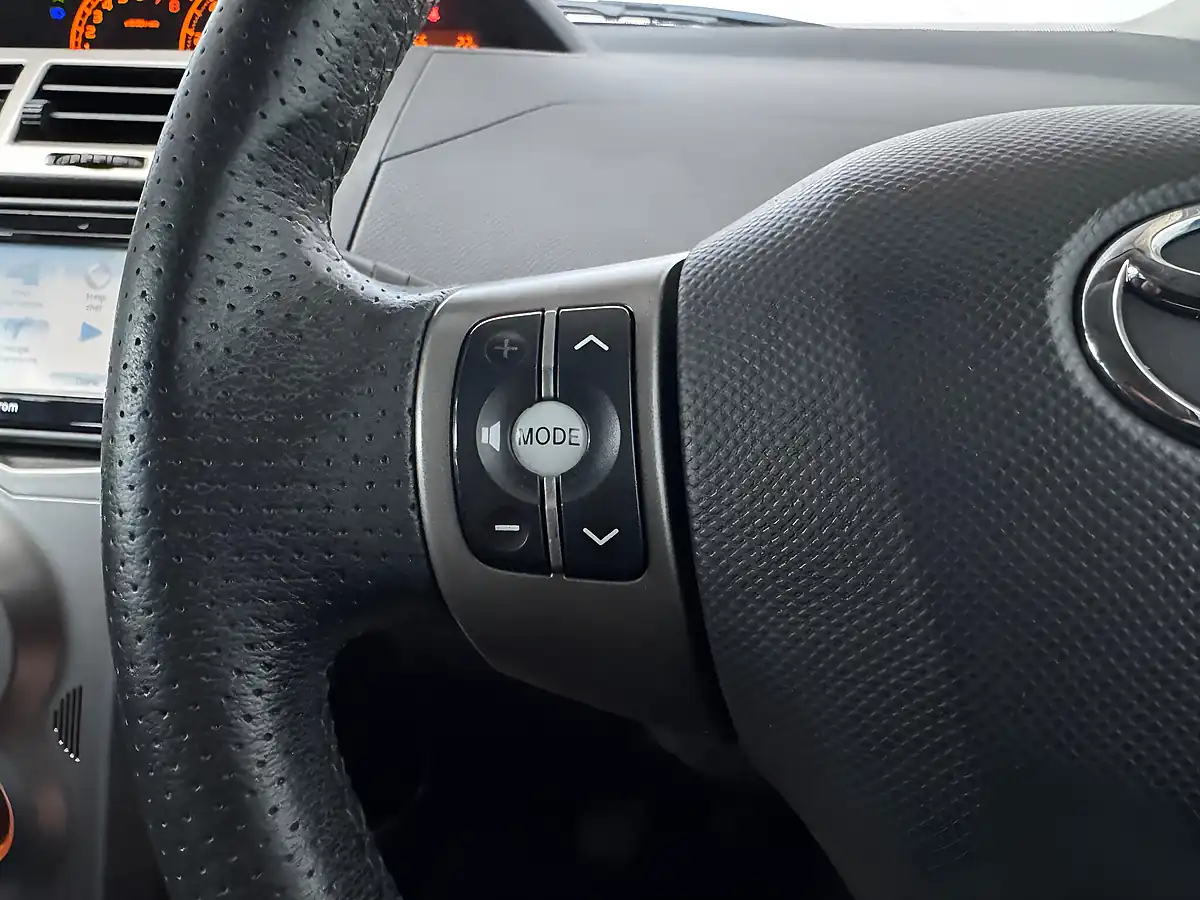 Used 2011 Toyota Yaris T Spirit Island Blue - Interior and Exterior details 15