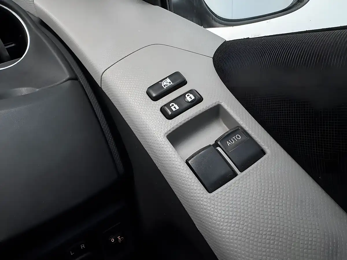 Used 2011 Toyota Yaris T Spirit Island Blue - Interior and Exterior details 16