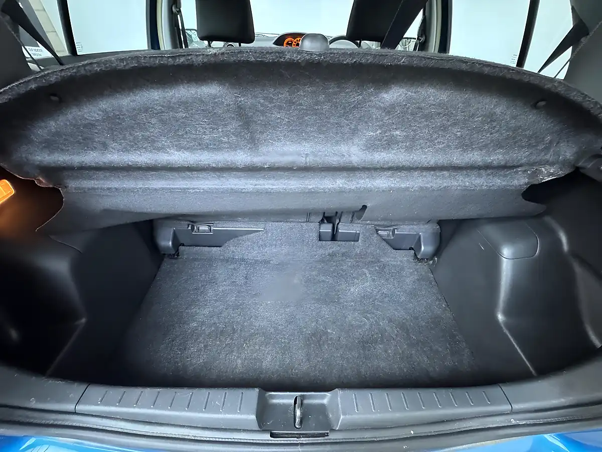 Used 2011 Toyota Yaris T Spirit Island Blue - Interior and Exterior details 17