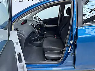 Used 2011 Toyota Yaris T Spirit Island Blue - Interior and Exterior details 8