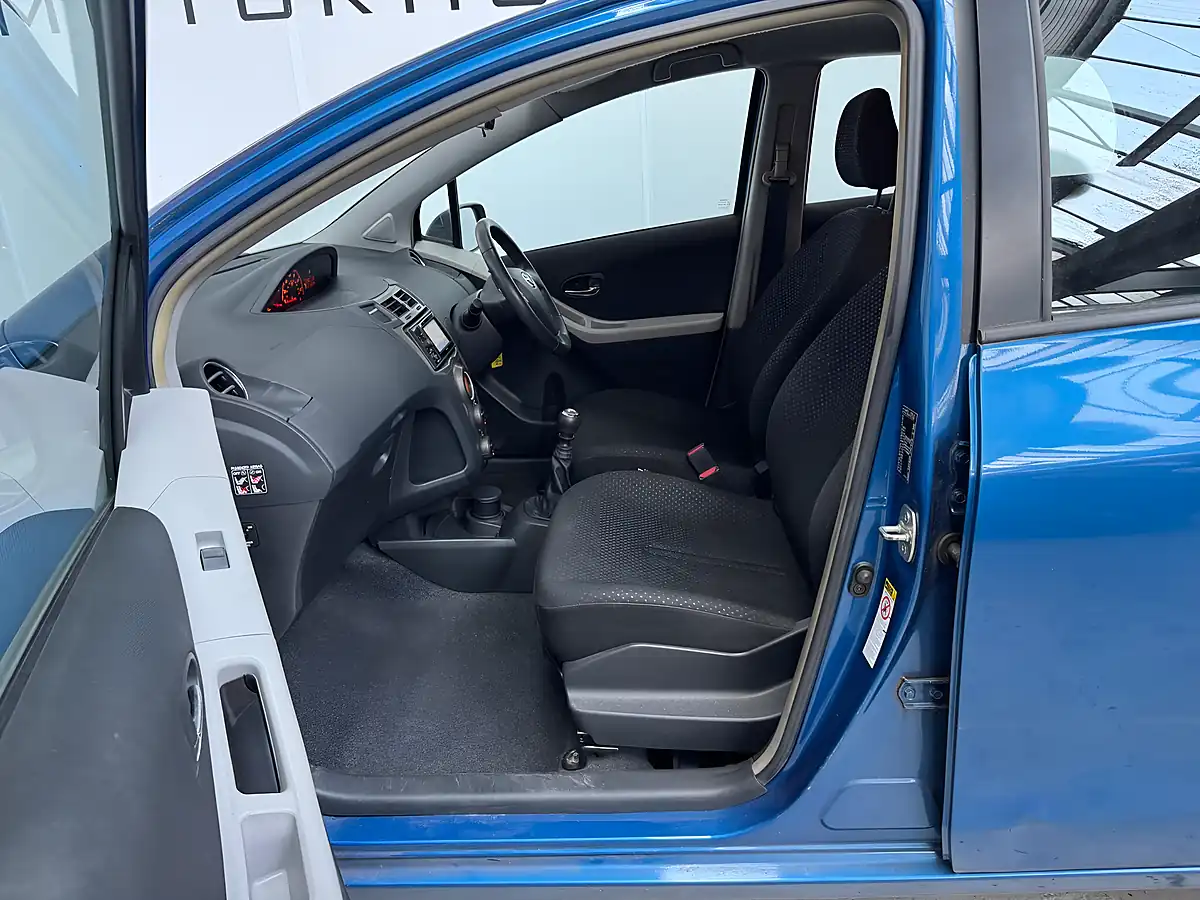 Used 2011 Toyota Yaris T Spirit Island Blue - Interior and Exterior details 8