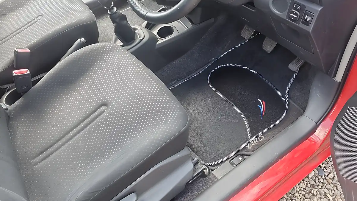 Used 2011 Toyota Yaris T Spirit Nav Red - Interior and Exterior details 11
