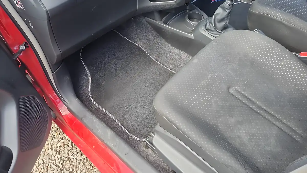 Used 2011 Toyota Yaris T Spirit Nav Red - Interior and Exterior details 12
