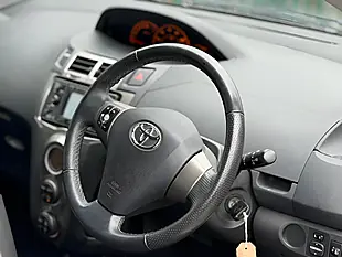 Used 2011 Toyota Yaris T Spirit Silver - Interior and Exterior details 3