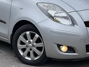 Used 2011 Toyota Yaris T Spirit Silver - Interior and Exterior details 4