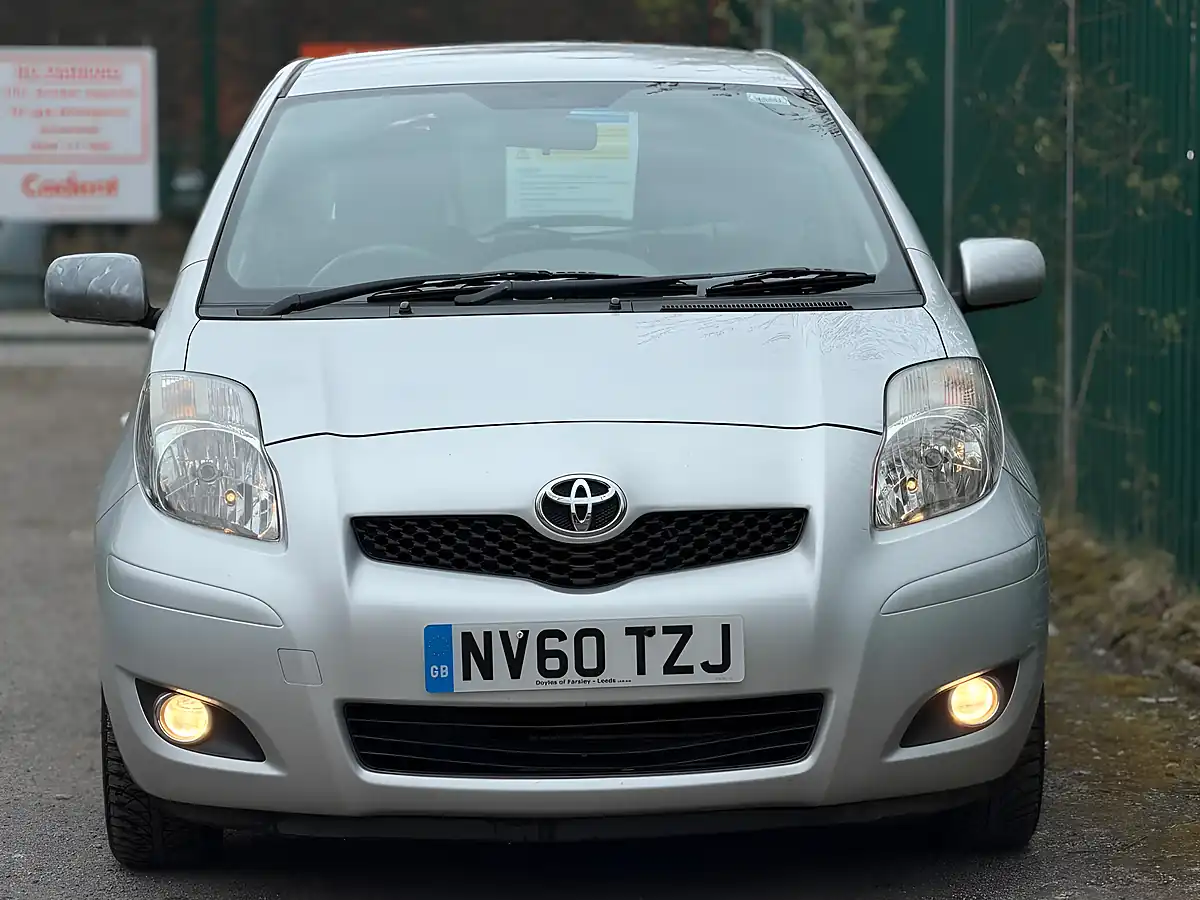 Used 2011 Toyota Yaris T Spirit Silver - Interior and Exterior details 5