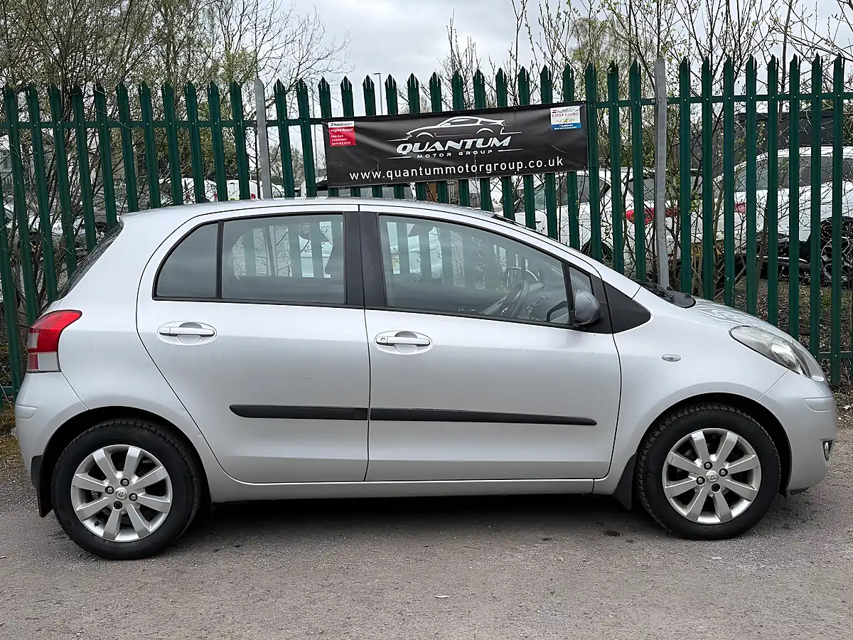 Used 2011 Toyota Yaris T Spirit Silver - Interior and Exterior details 6