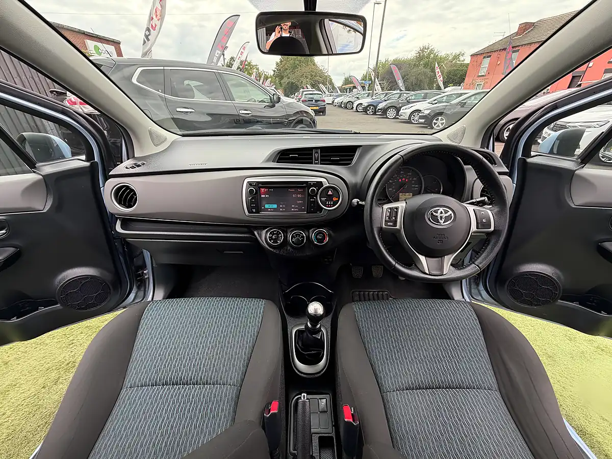 Used 2011 Toyota Yaris Tr Blue - Interior and Exterior details 16