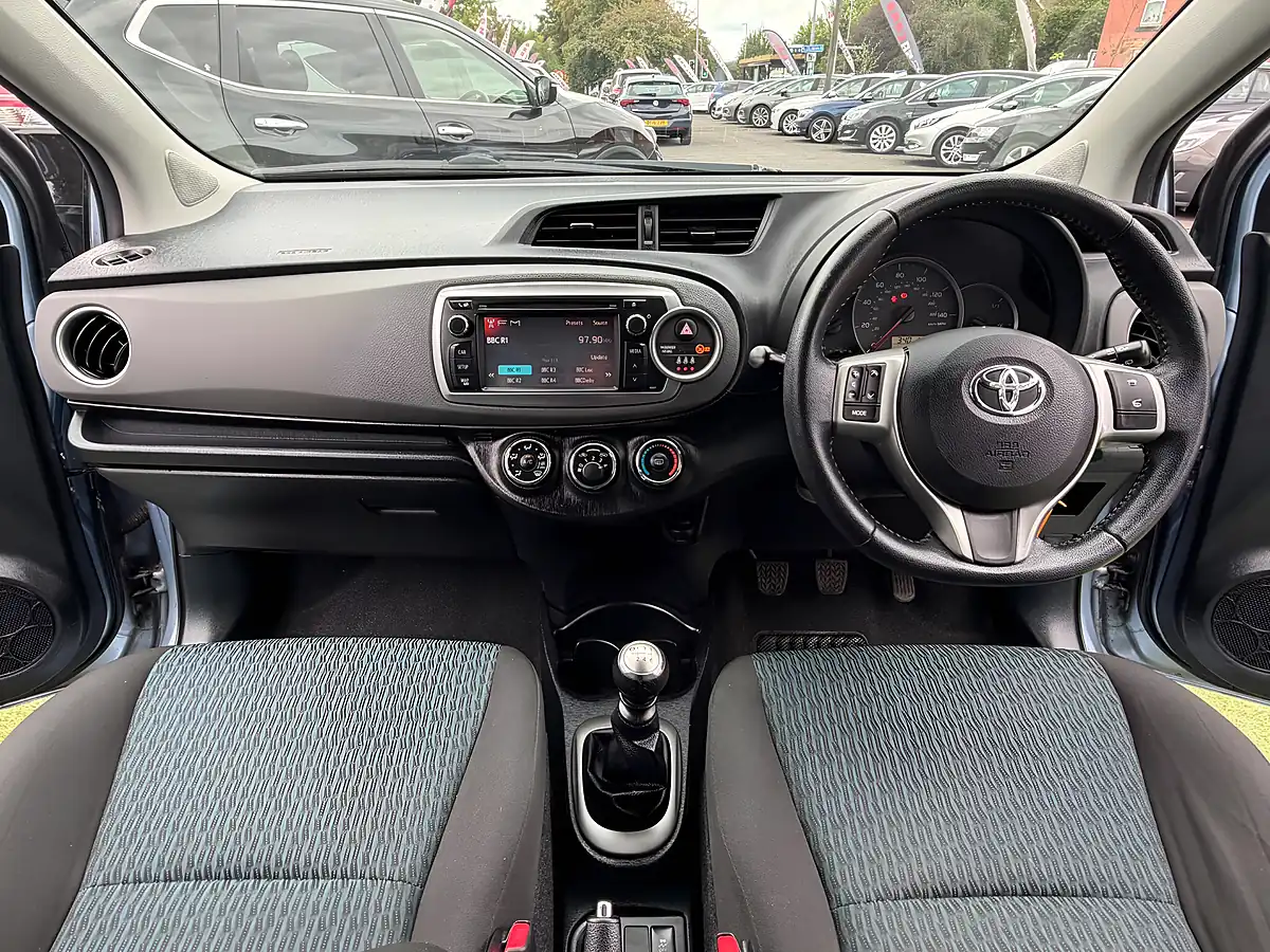 Used 2011 Toyota Yaris Tr Blue - Interior and Exterior details 17